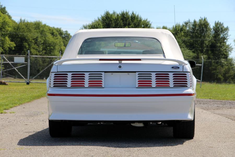  Ford Mustang Convertible 25th Anniversary Edition 1990 года  (фото 8 из 14)